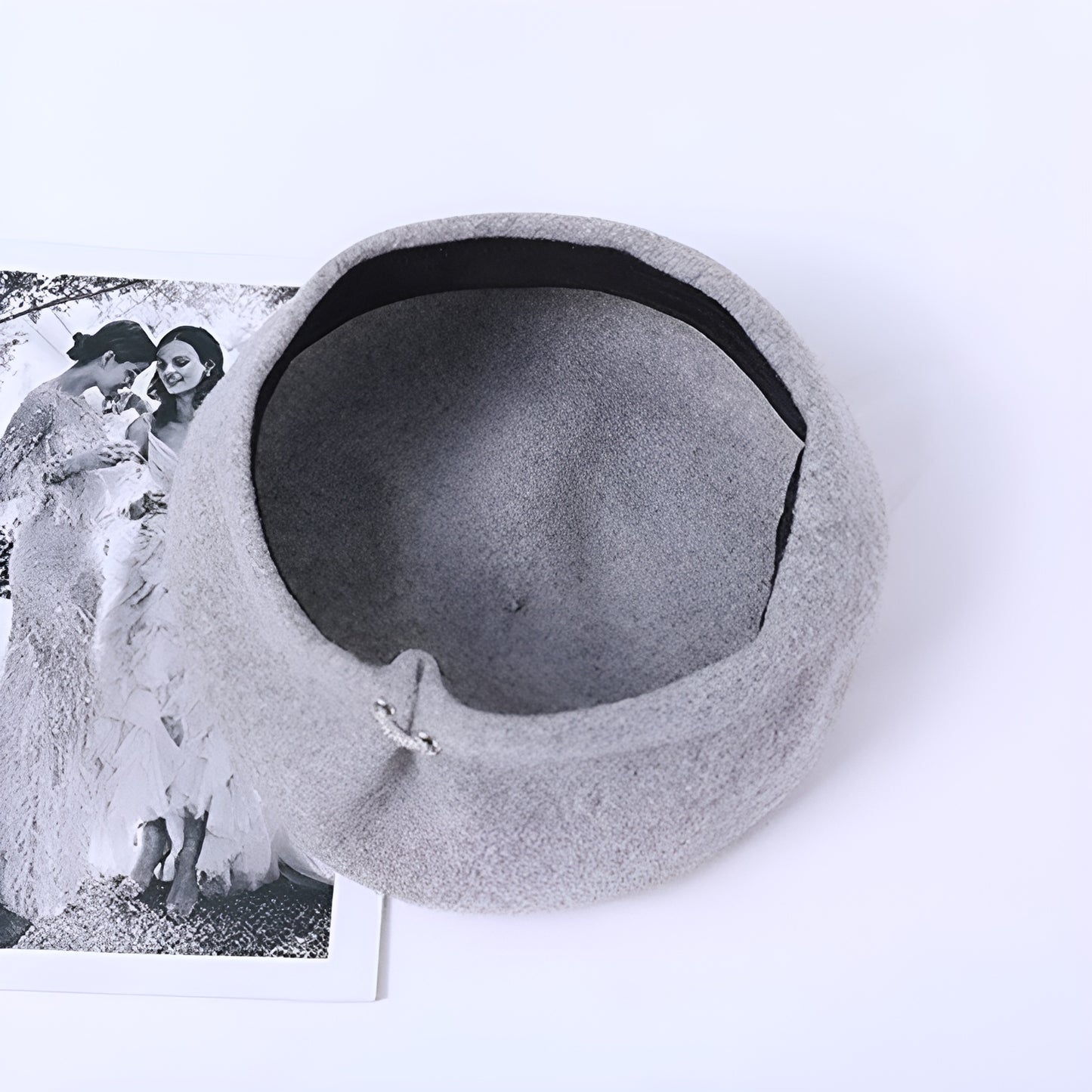 Béret Femme Raffiné avec Broche – Charme Parisien
