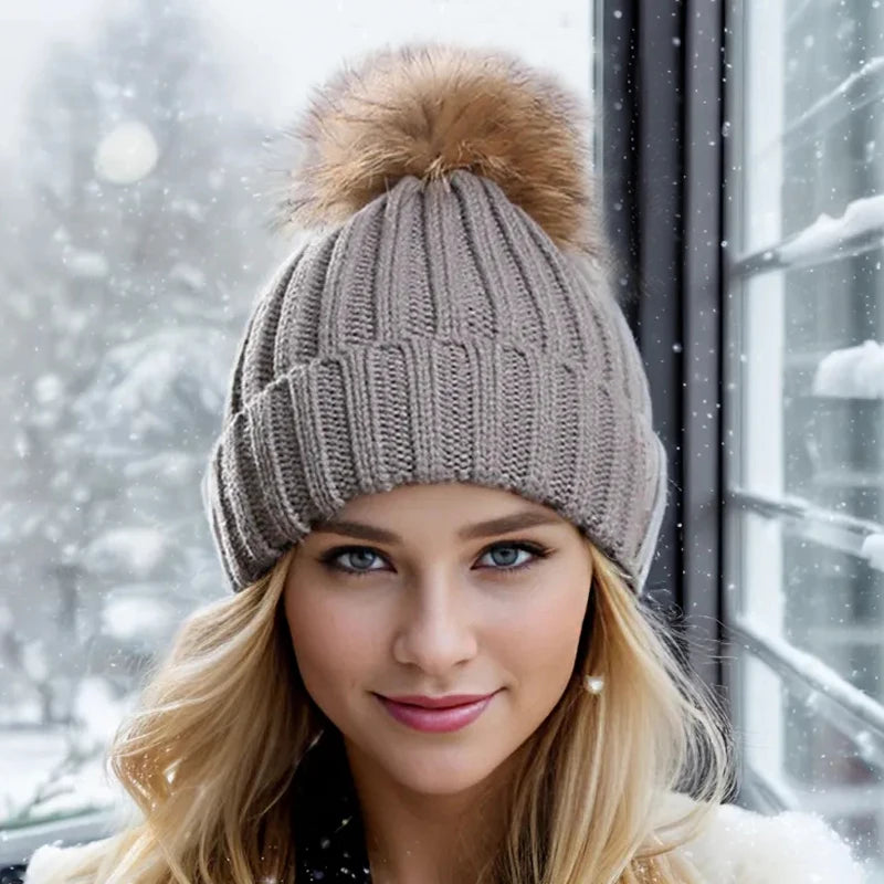Bonnet Femme en Maille Classique avec Pompon - Glacie