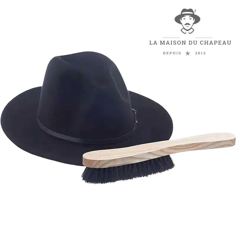 Brosse à Chapeau Bois Massif et Poils Naturels - La Maison du Chapeau