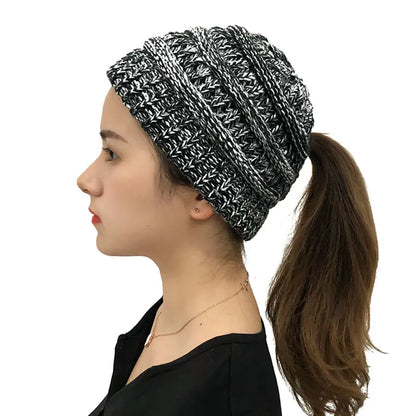 Bonnet Femme Hiver avec Ouverture pour Queue de Cheval - Pony