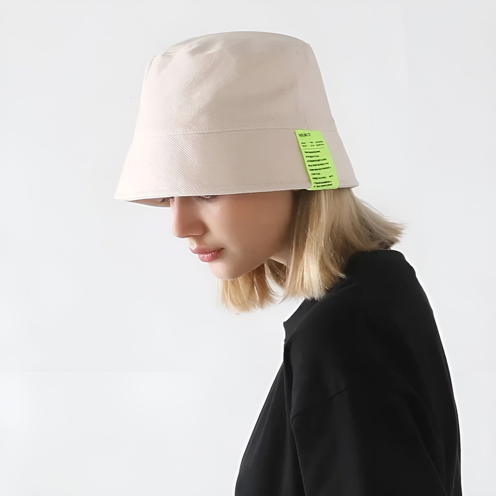Bob Uni Streetwear – Minimalisme Avec Détail Contrasté