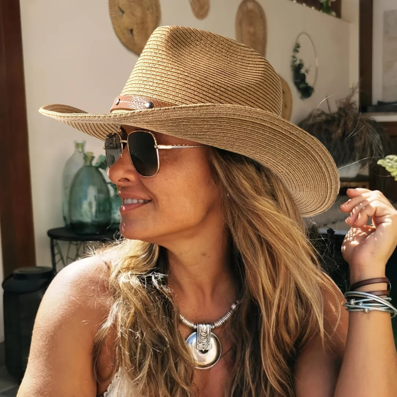 Chapeau Cowboy en Paille – Lanière Cuir