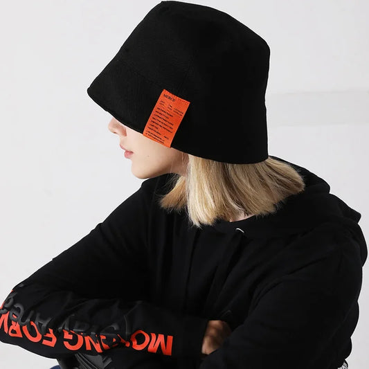 Bob Uni Streetwear – Minimalisme Avec Détail Contrasté