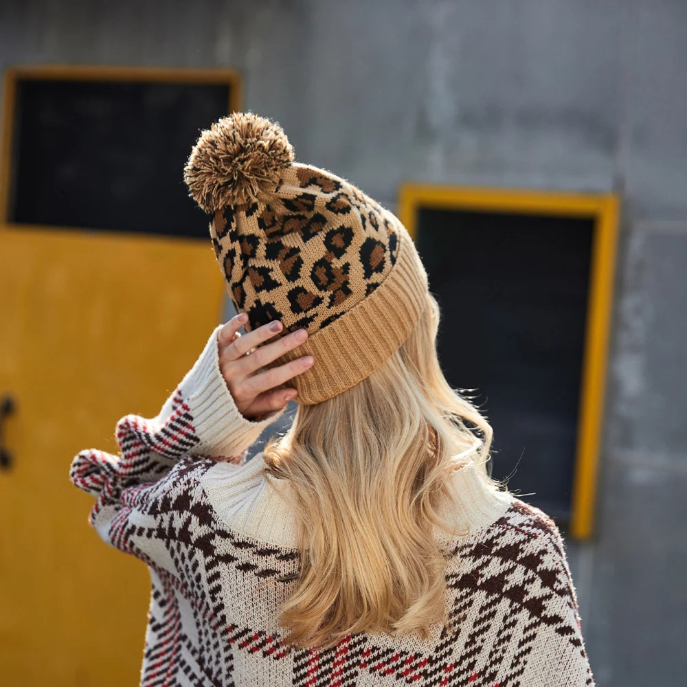 Bonnet Femme Léopard avec Pompon - WildPom