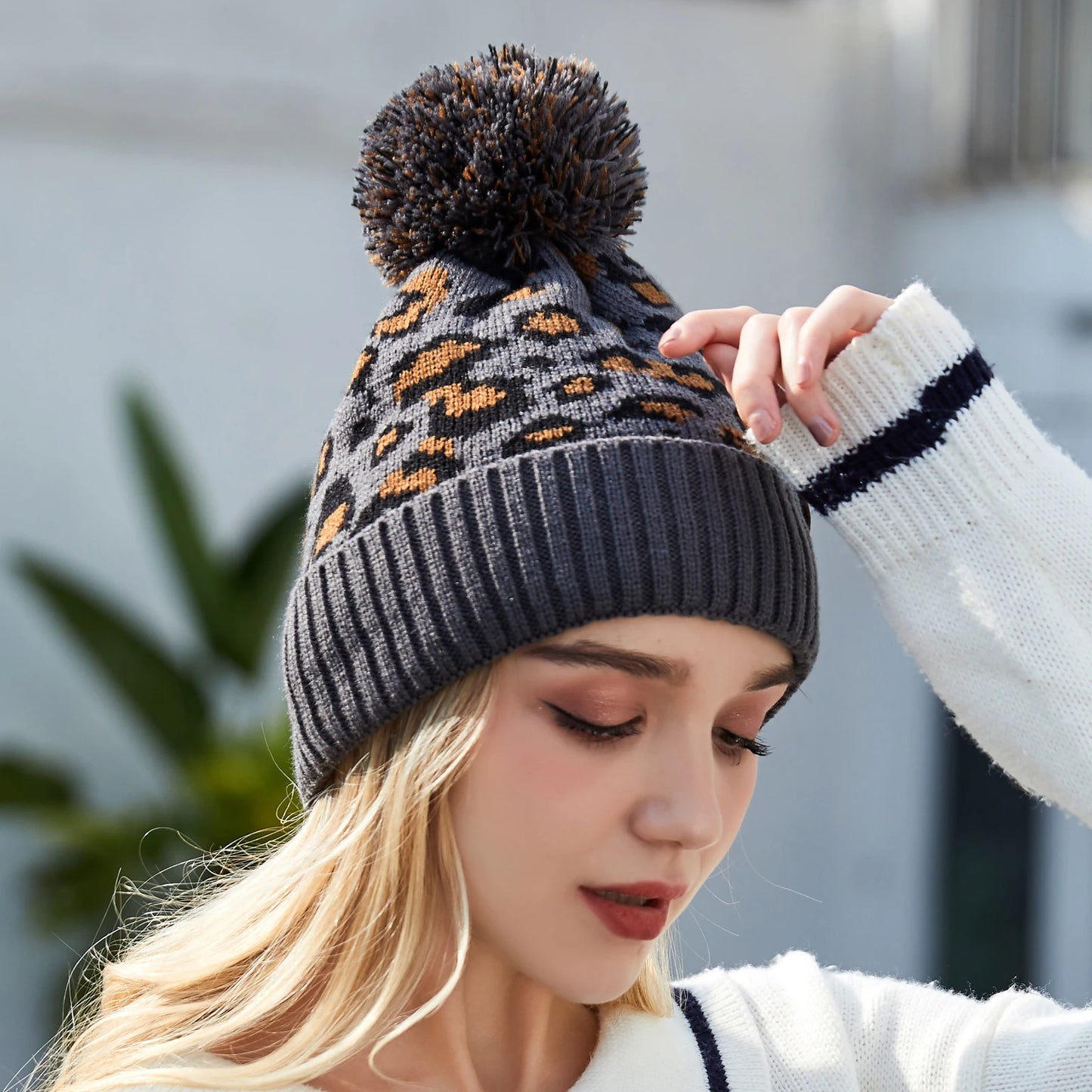 Bonnet Femme Léopard avec Pompon - WildPom